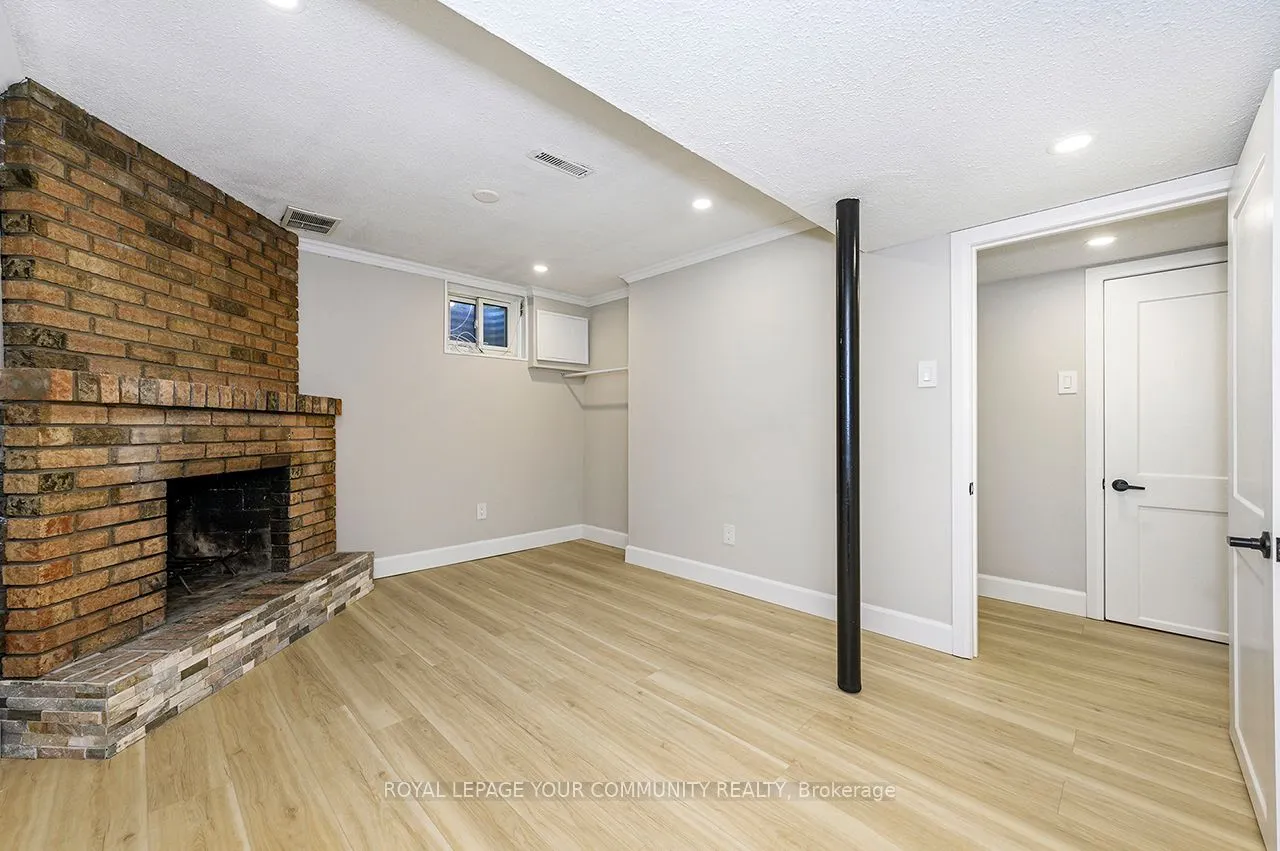 2120 Rathburn Road E, #102