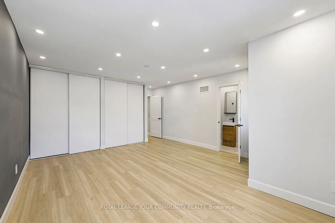 2120 Rathburn Road E, #102