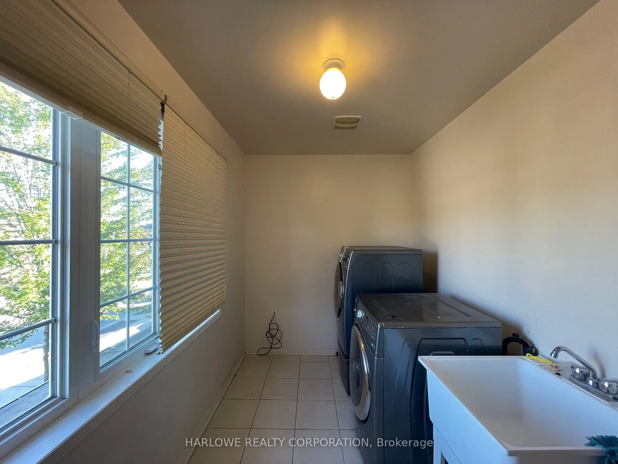 54 Travis Crescent, #Upper