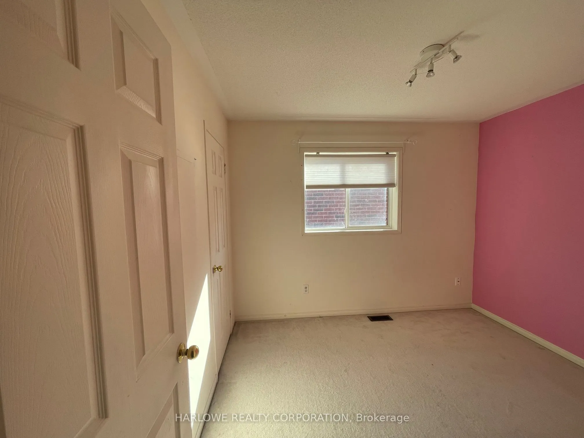 54 Travis Crescent, #Upper
