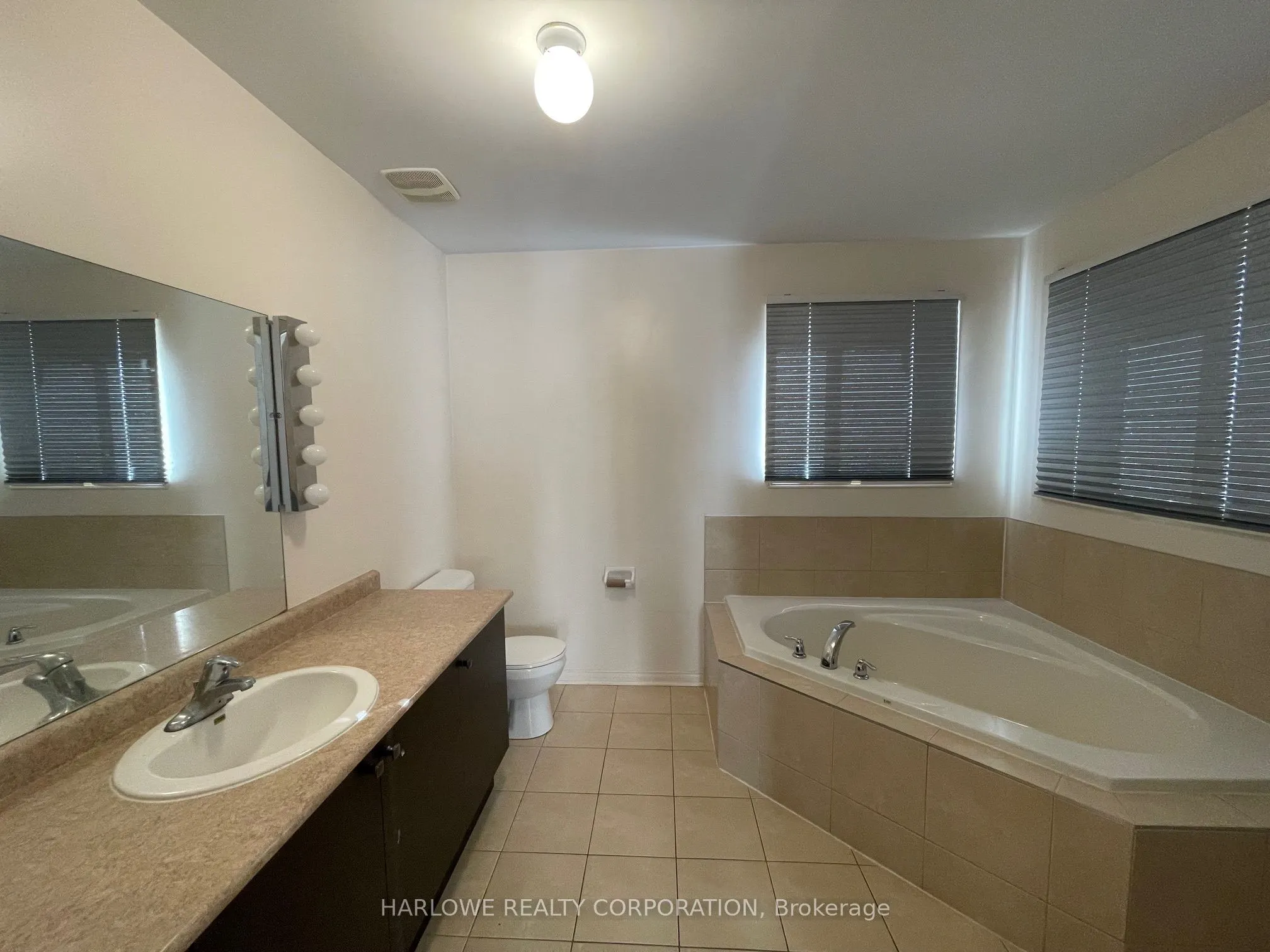 54 Travis Crescent, #Upper