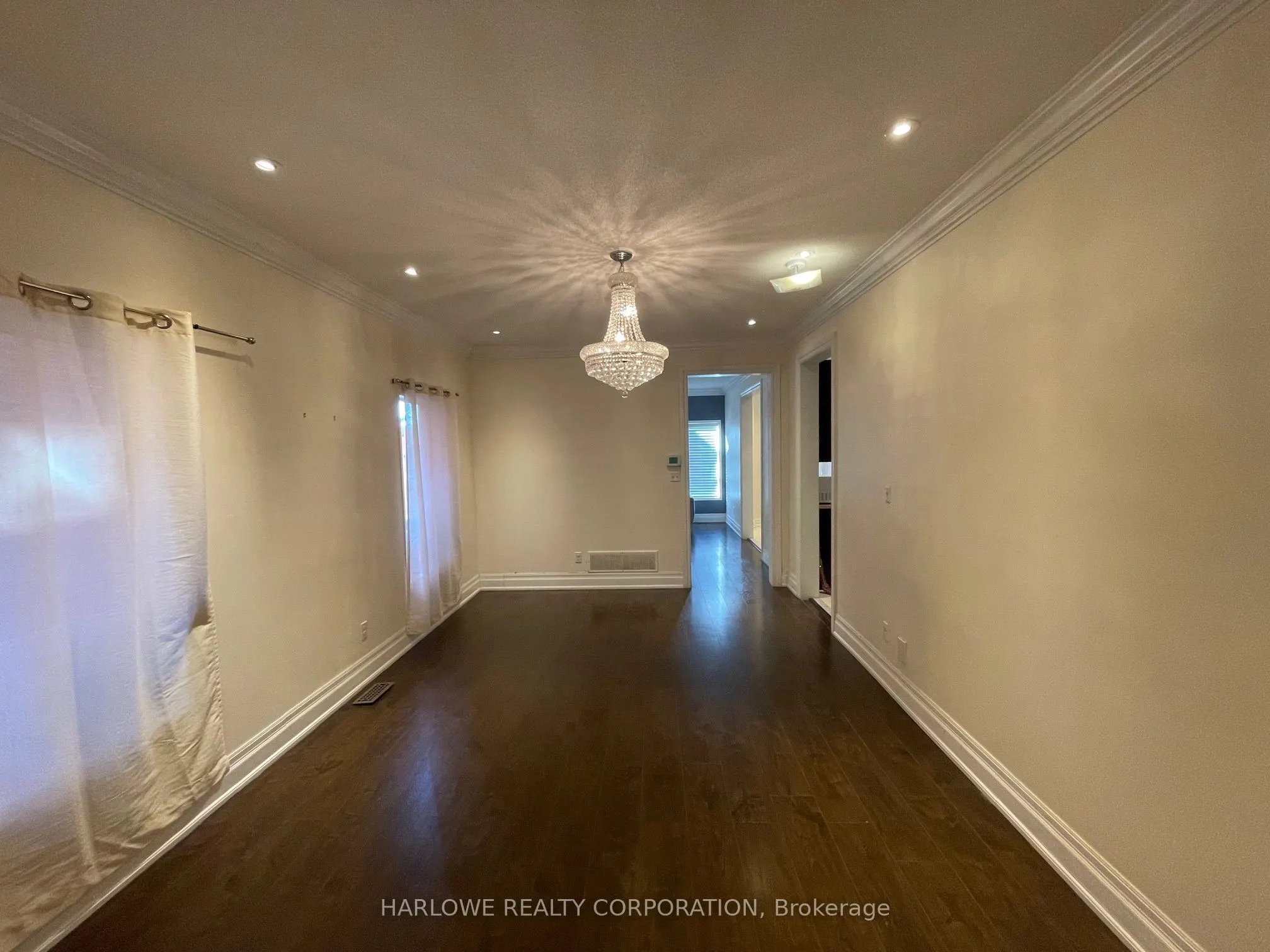 54 Travis Crescent, #Upper