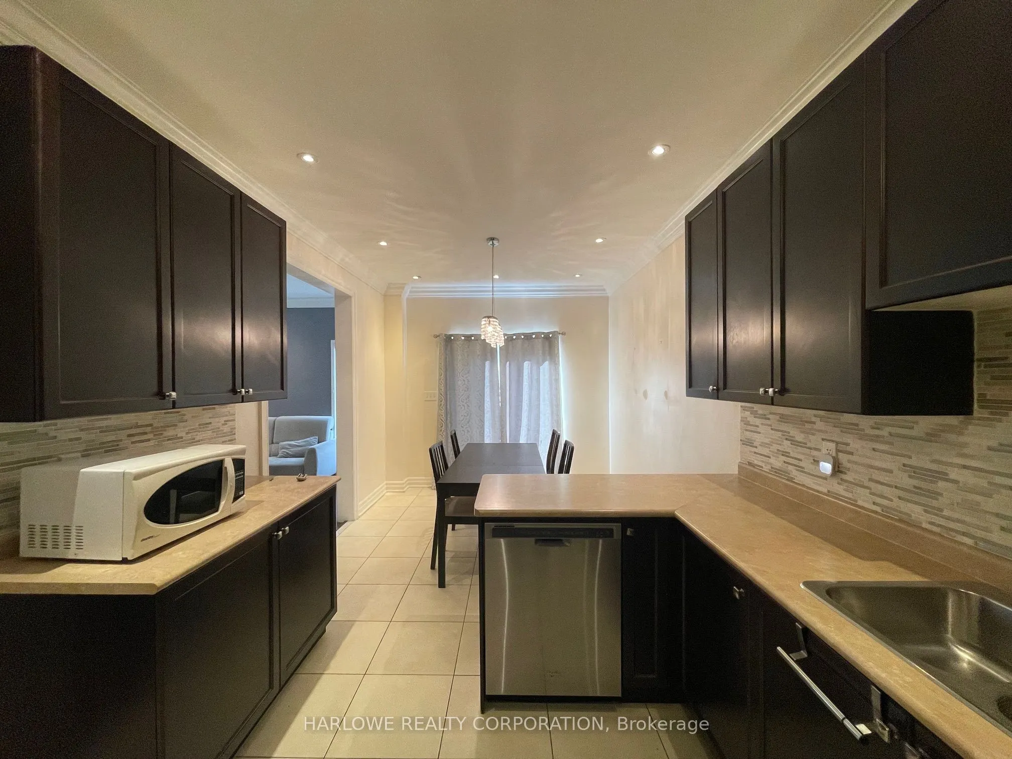 54 Travis Crescent, #Upper