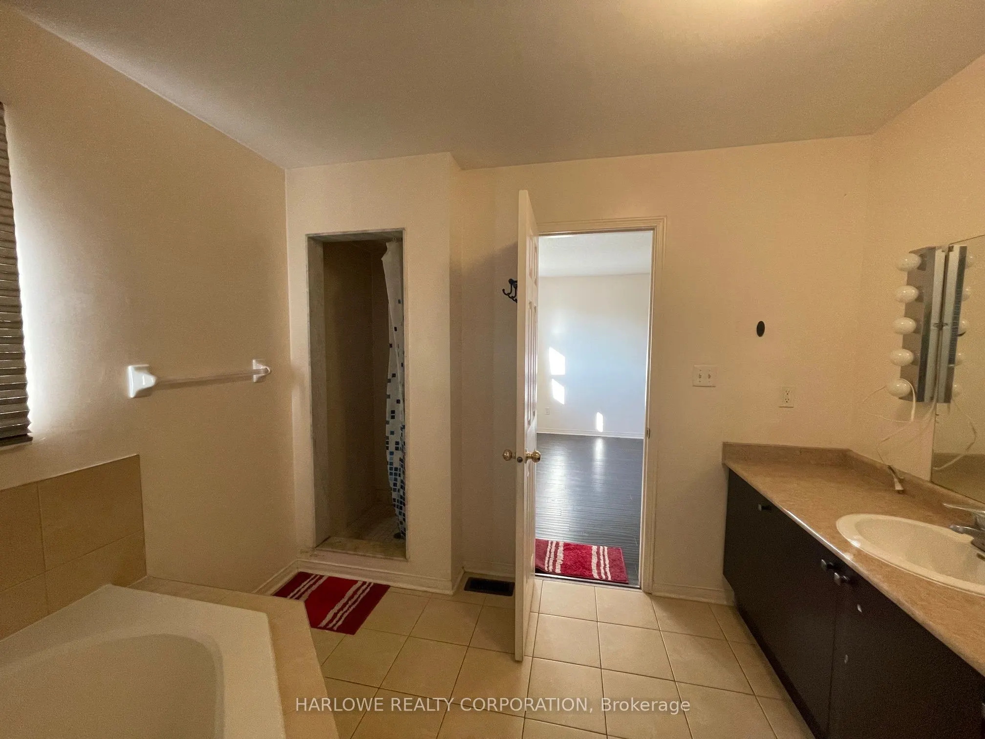 54 Travis Crescent, #Upper