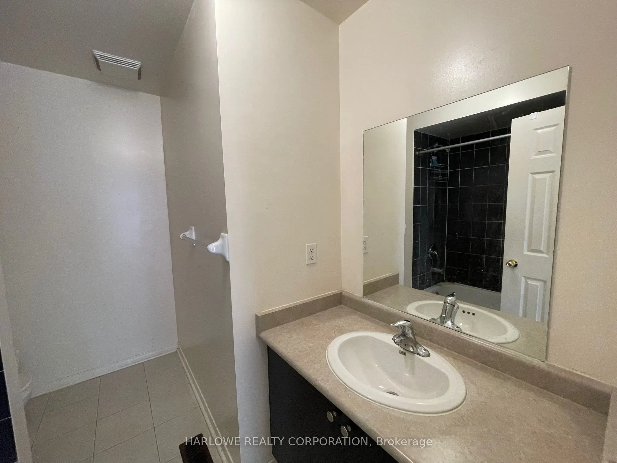 54 Travis Crescent, #Upper