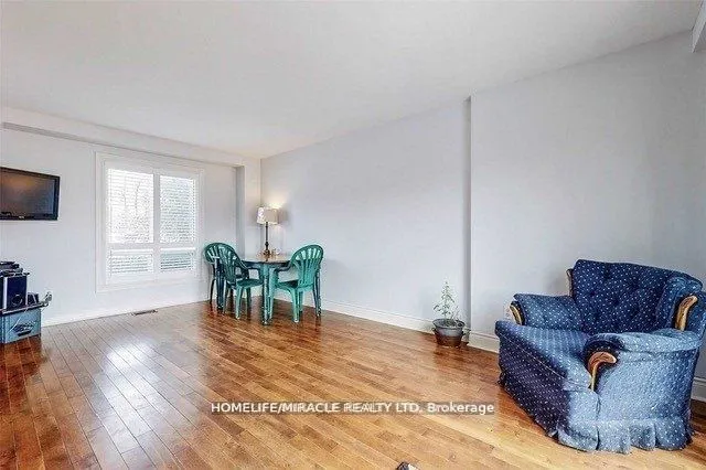 7 Greenhills Square