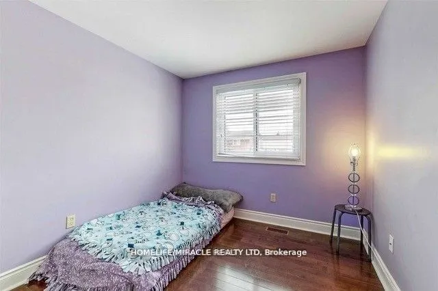 7 Greenhills Square