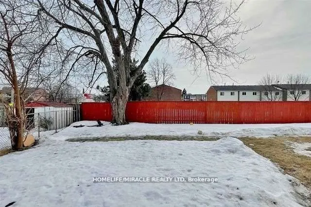 7 Greenhills Square