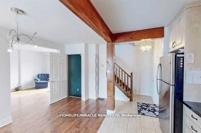 7 Greenhills Square