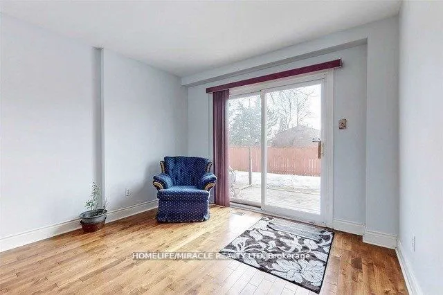 7 Greenhills Square