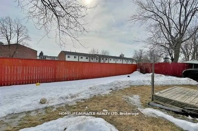 7 Greenhills Square