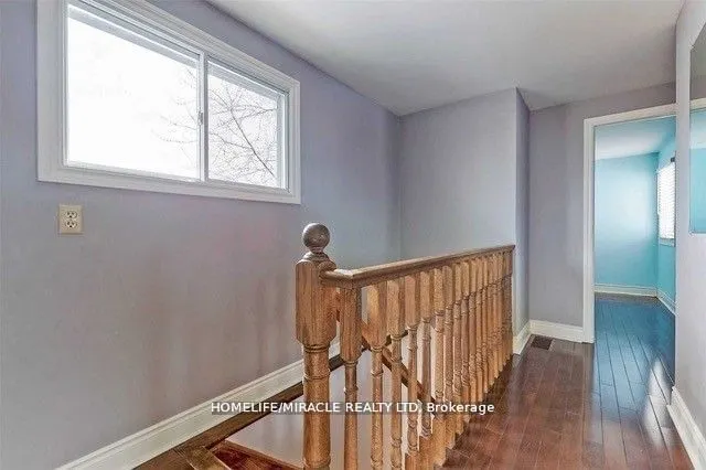 7 Greenhills Square