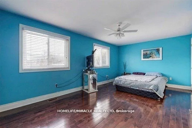 7 Greenhills Square