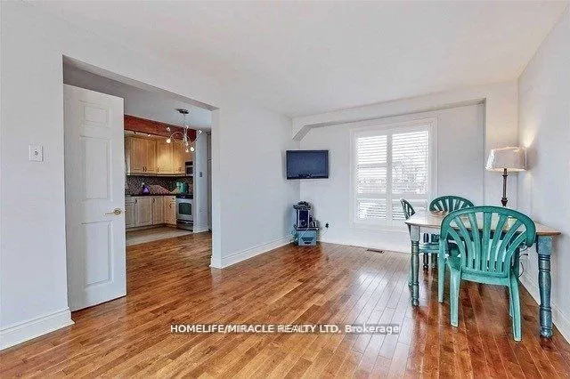 7 Greenhills Square