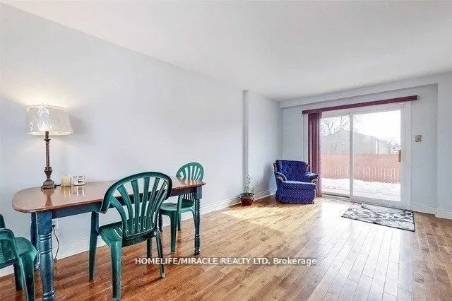 7 Greenhills Square