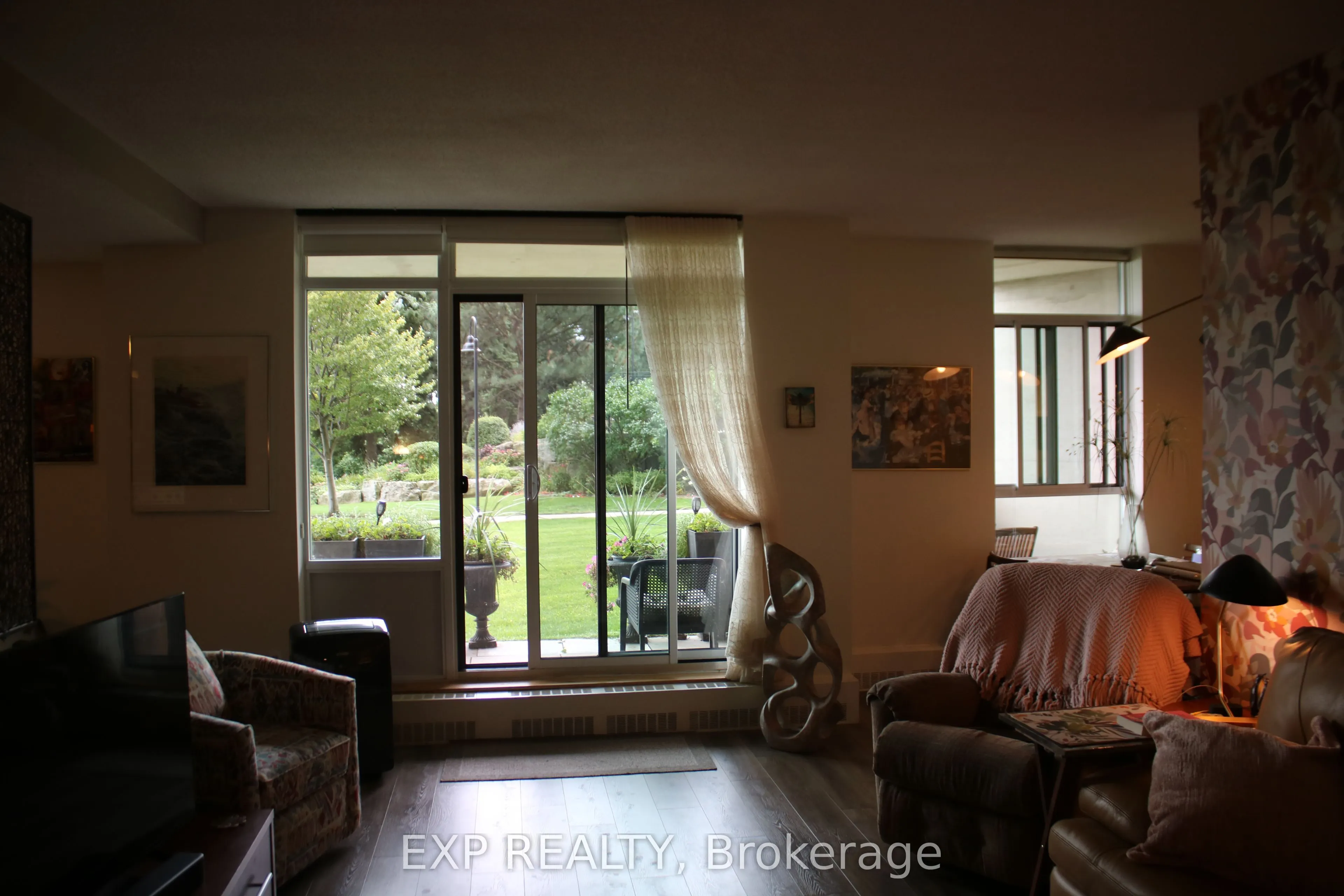 5250 Lakeshore Road, #104