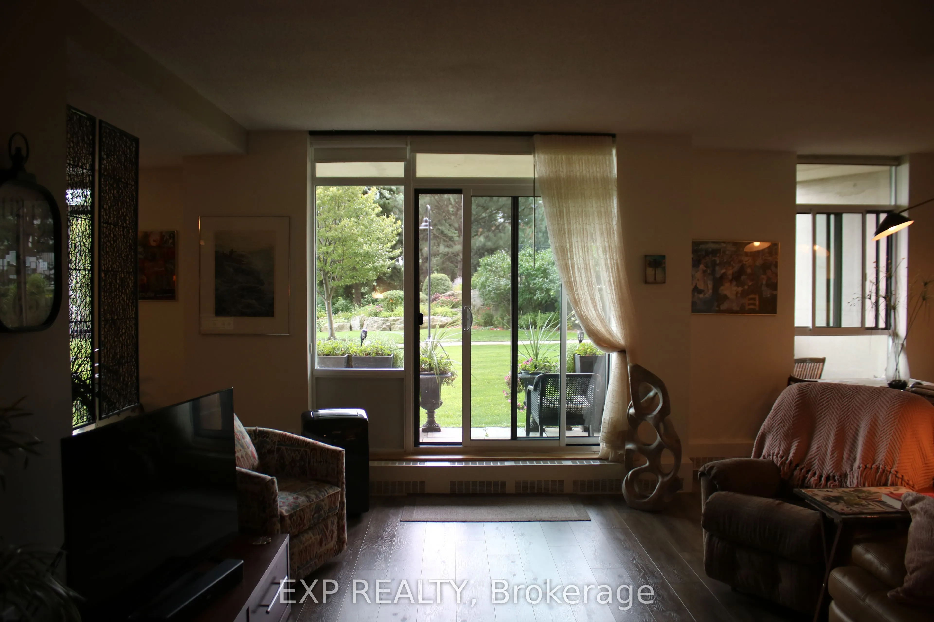 5250 Lakeshore Road, #104