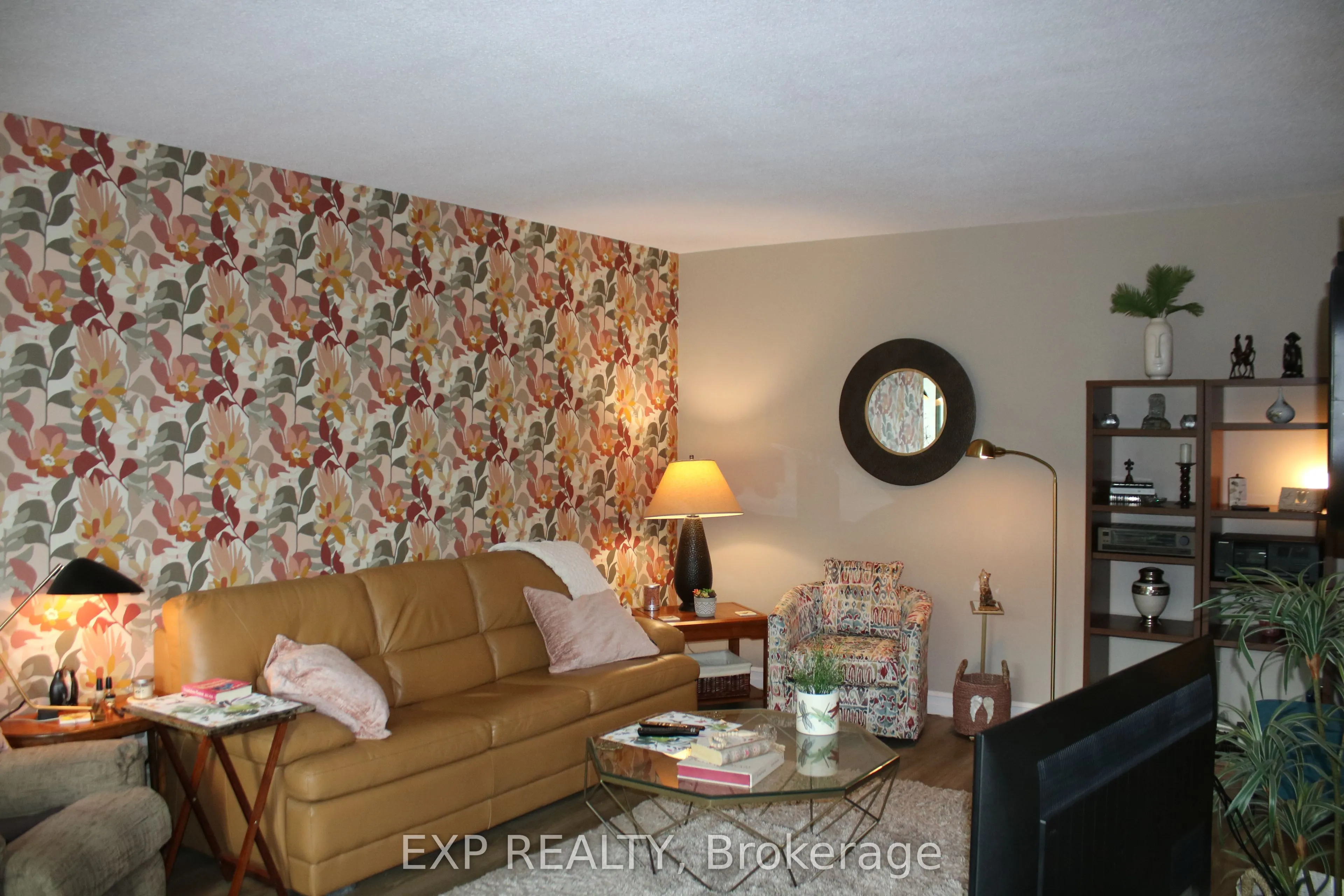 5250 Lakeshore Road, #104