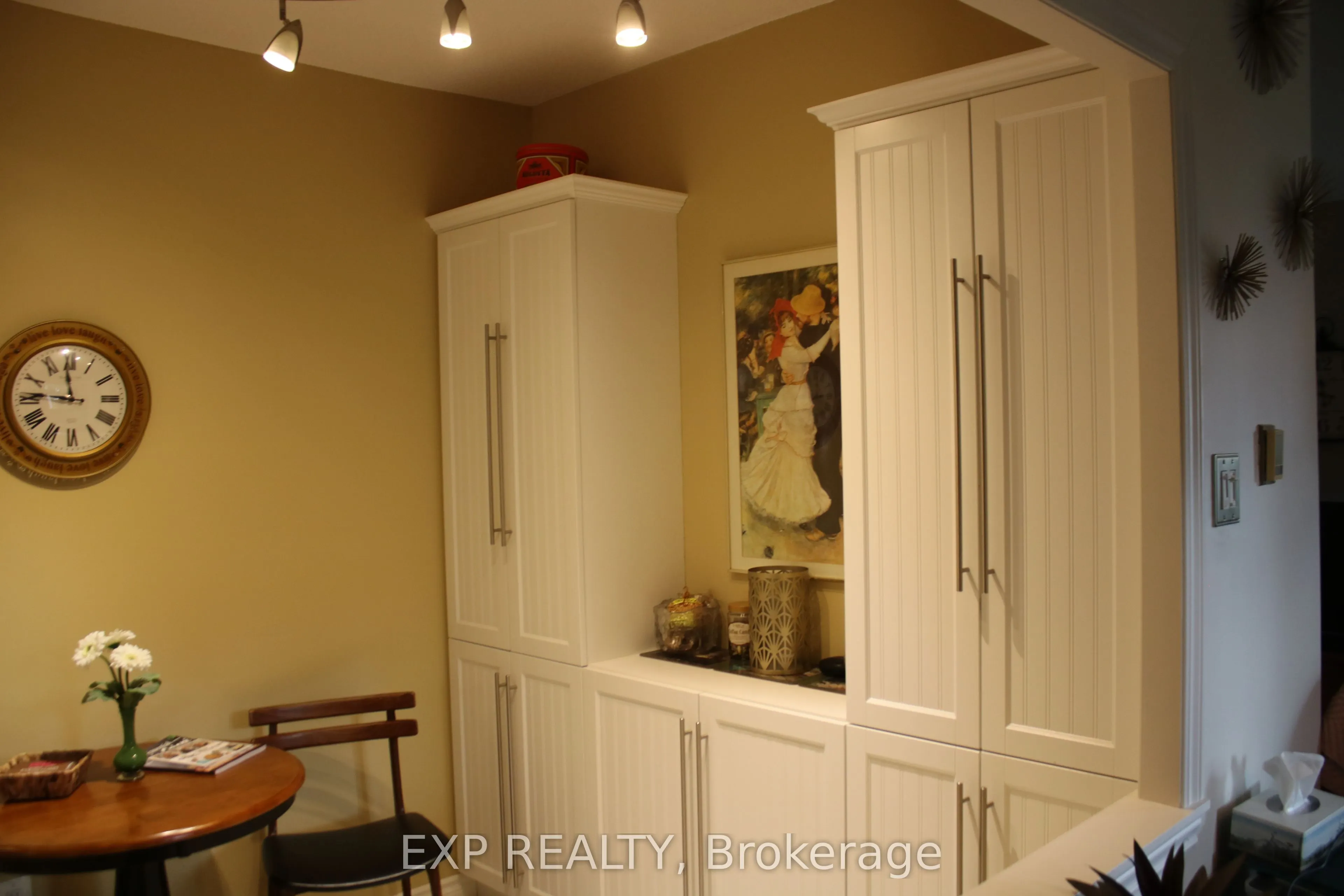 5250 Lakeshore Road, #104
