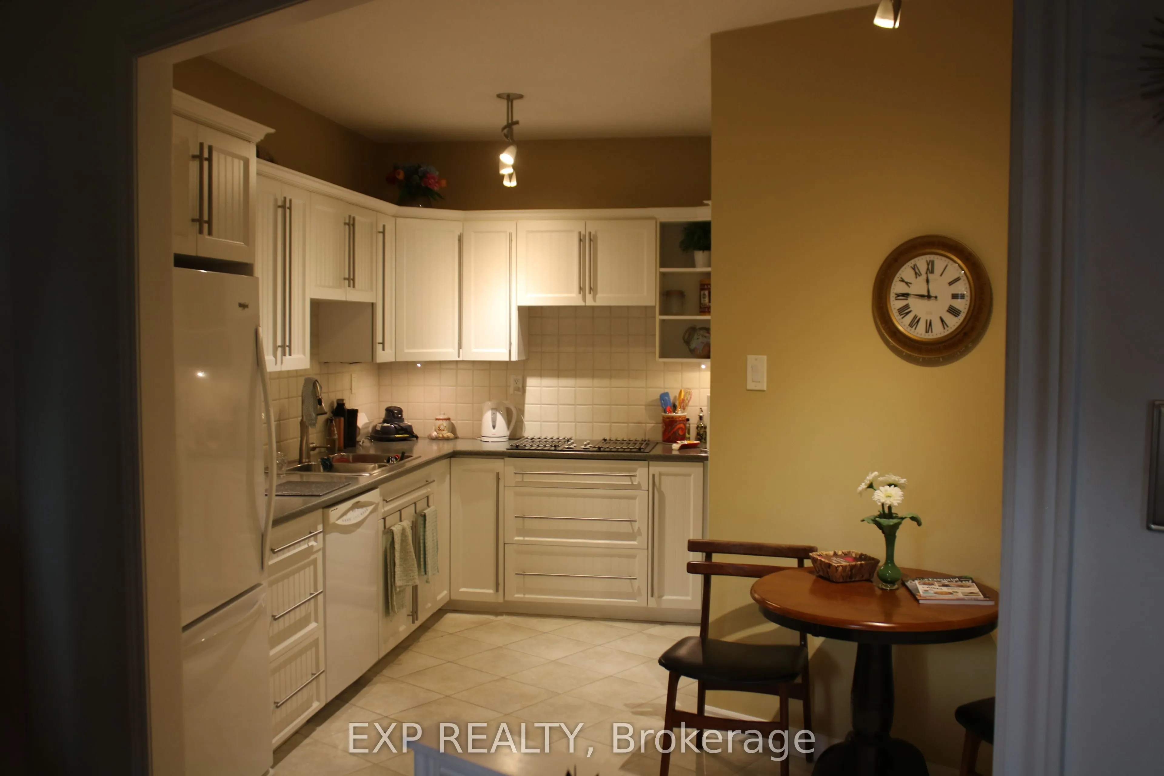 5250 Lakeshore Road, #104