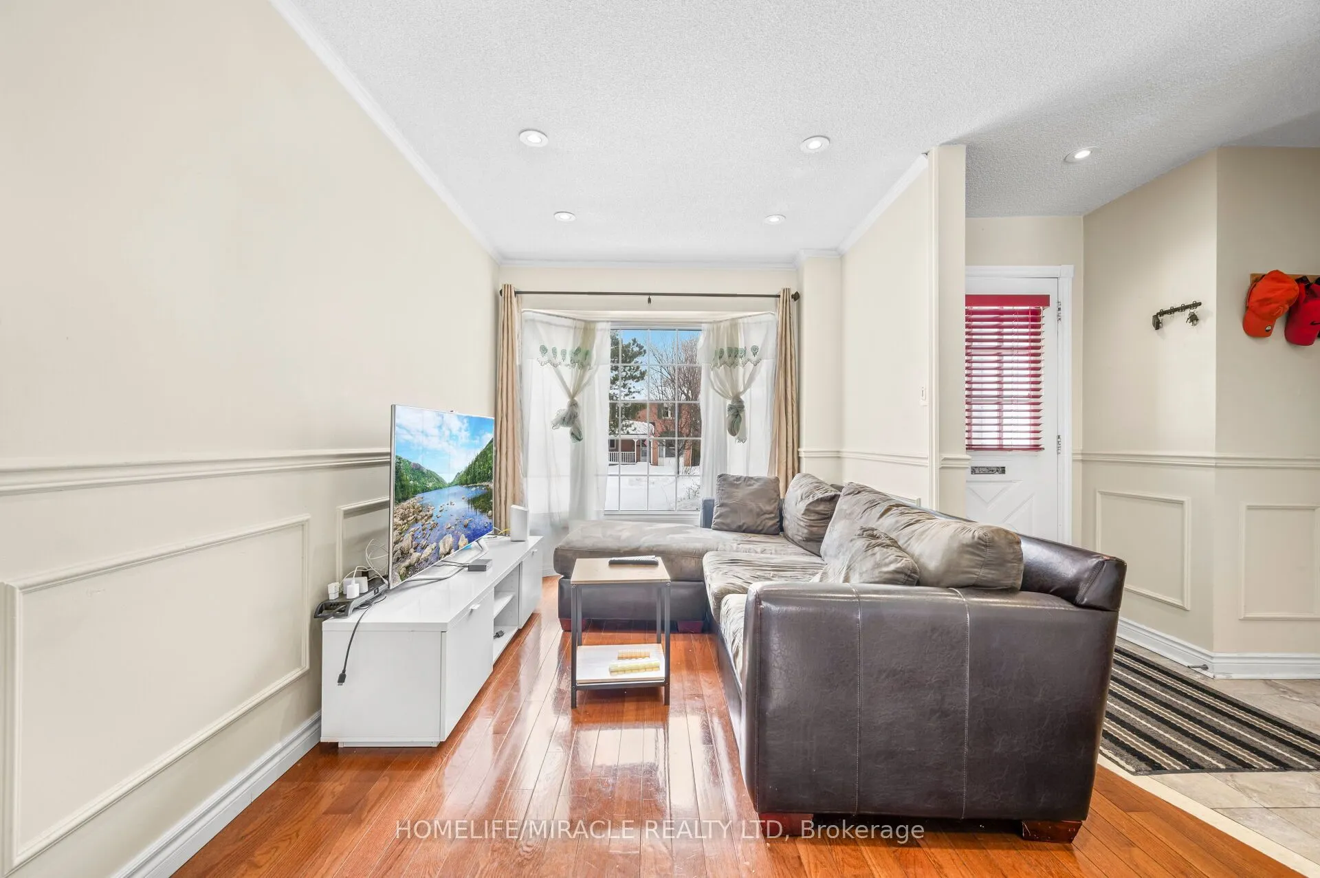 3124 Patrick Crescent
