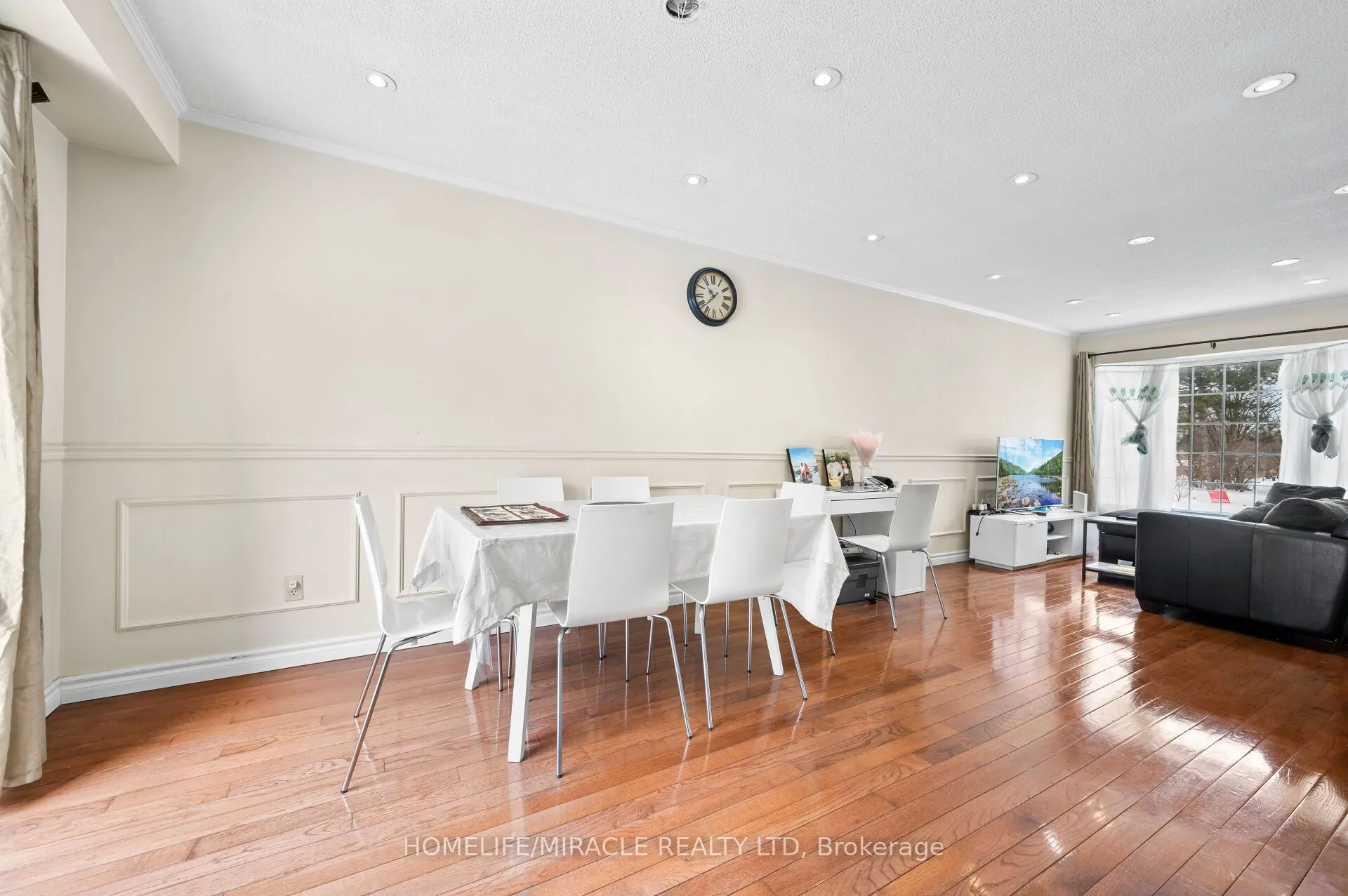 3124 Patrick Crescent