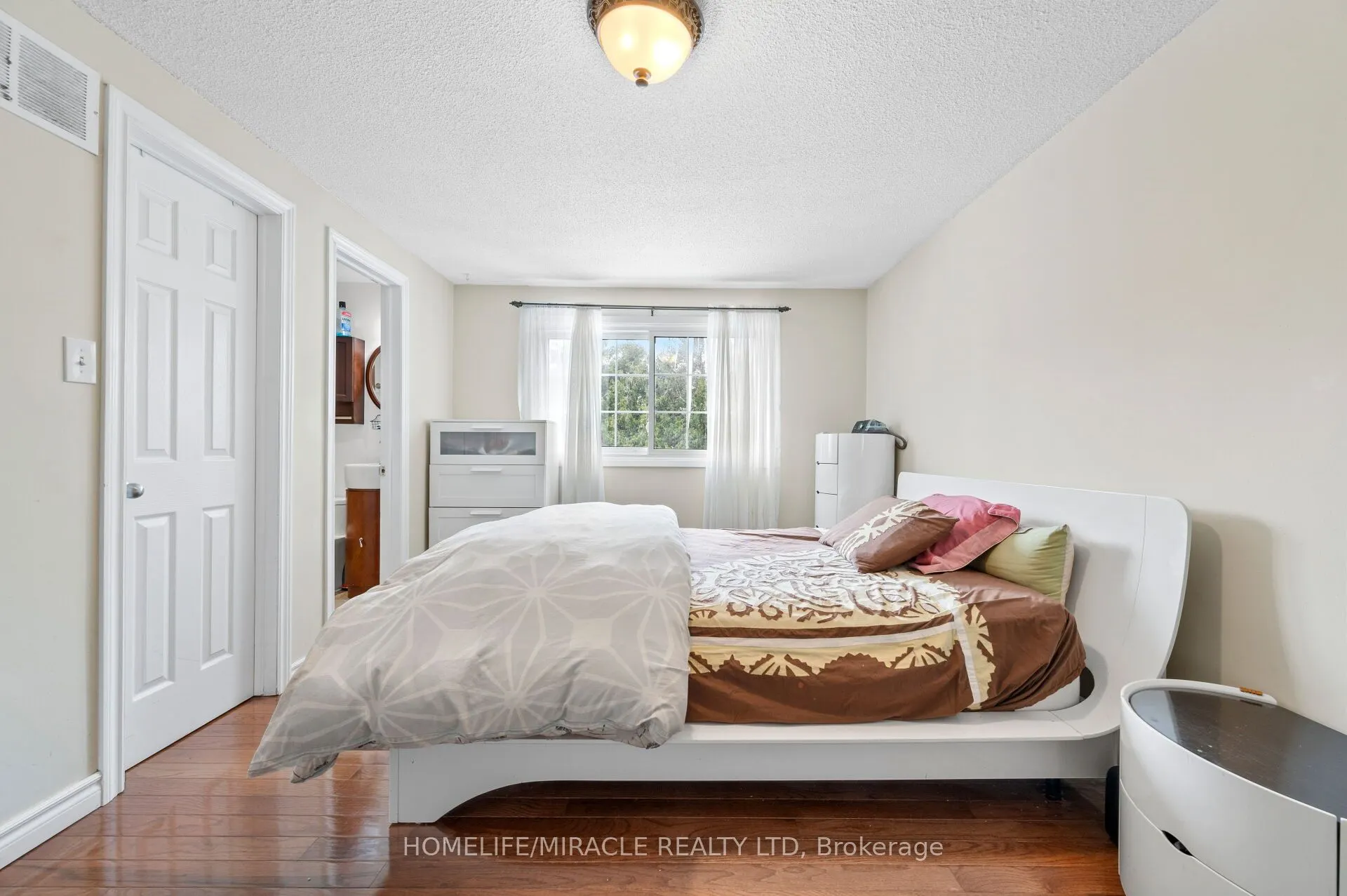 3124 Patrick Crescent