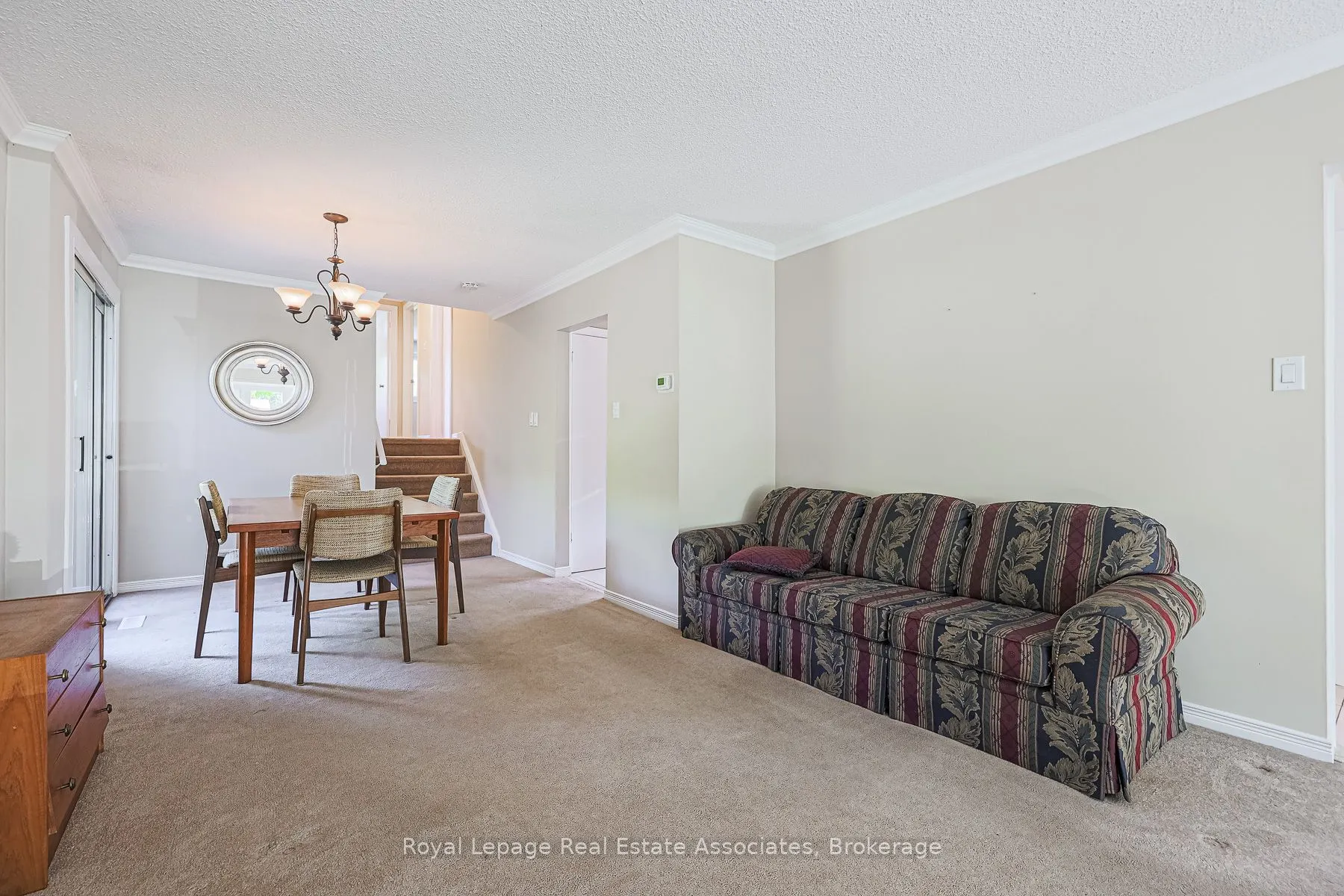 958 Fletcher Valley Crescent