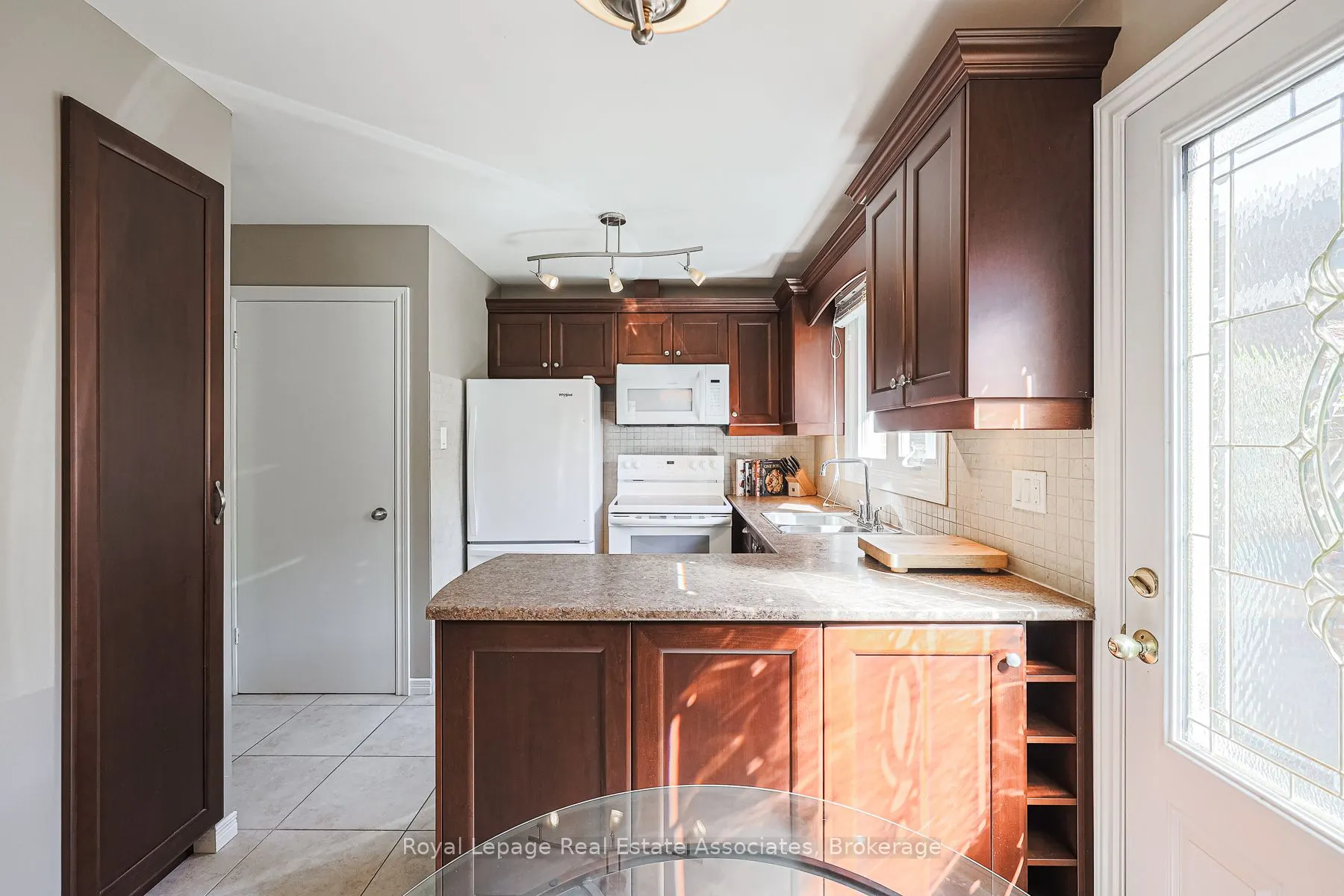 958 Fletcher Valley Crescent