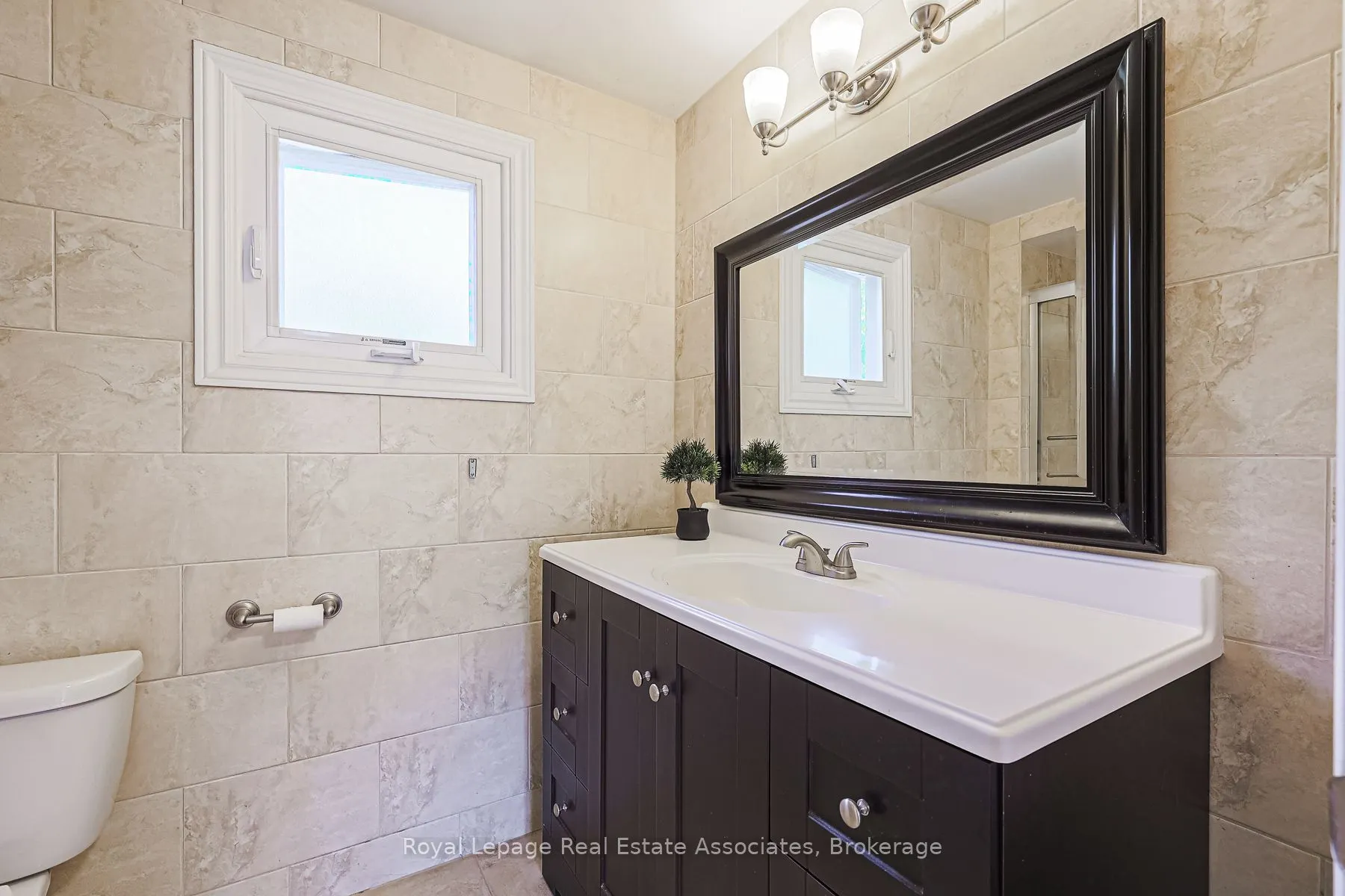 958 Fletcher Valley Crescent