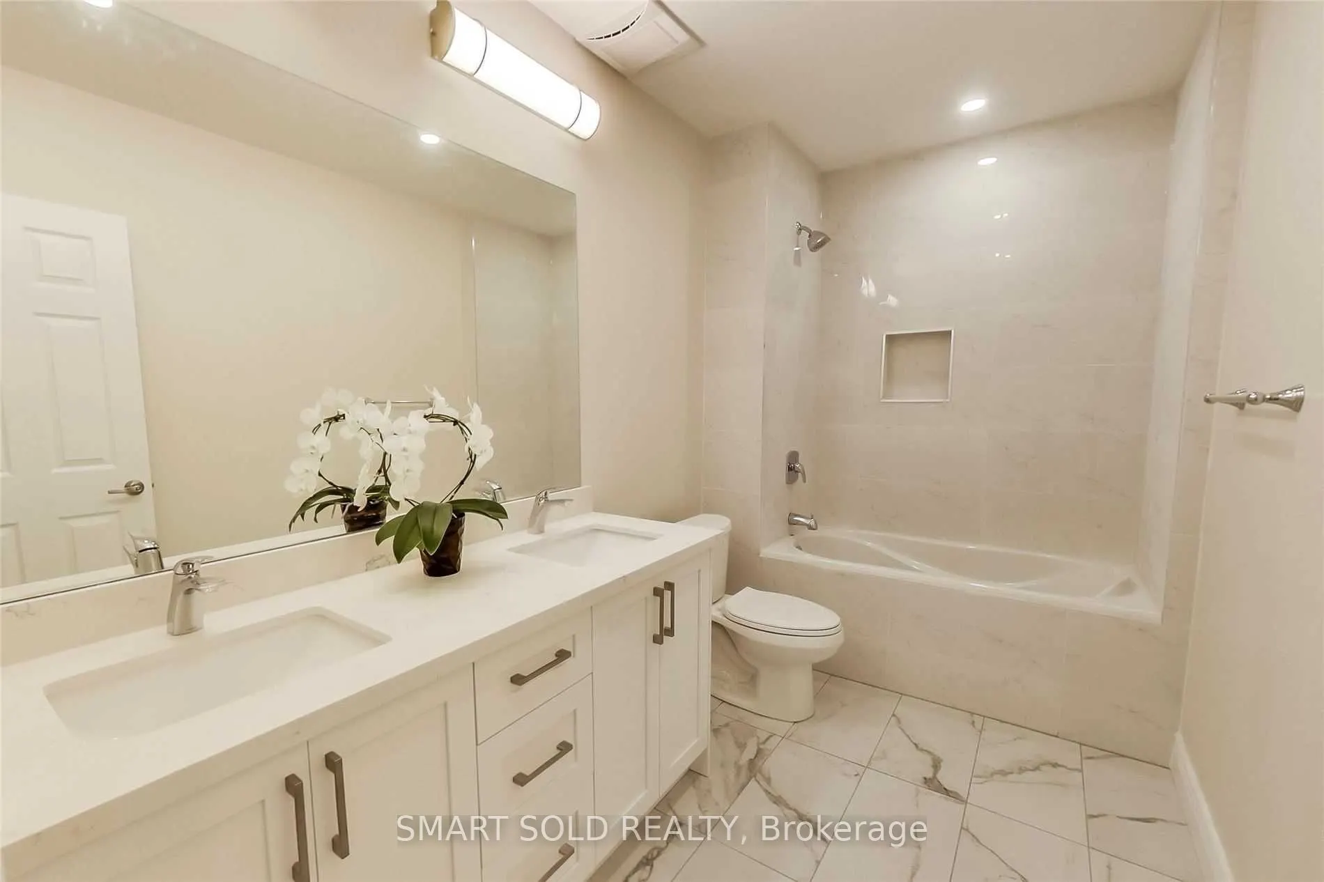 2208 Bloor Street W, #2