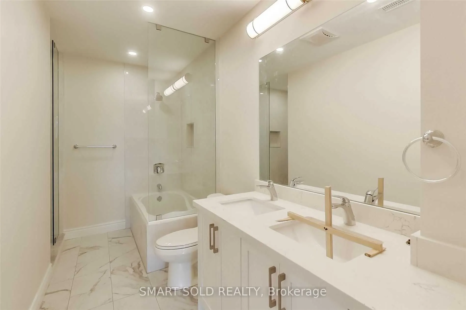 2208 Bloor Street W, #2