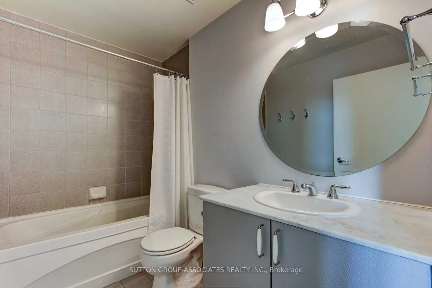 1001 Roselawn Avenue, #209
