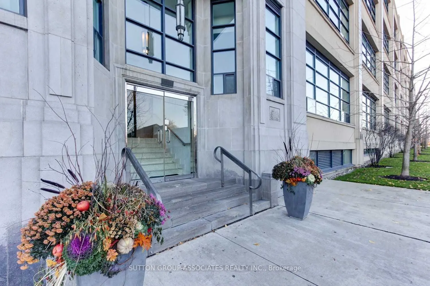 1001 Roselawn Avenue, #209