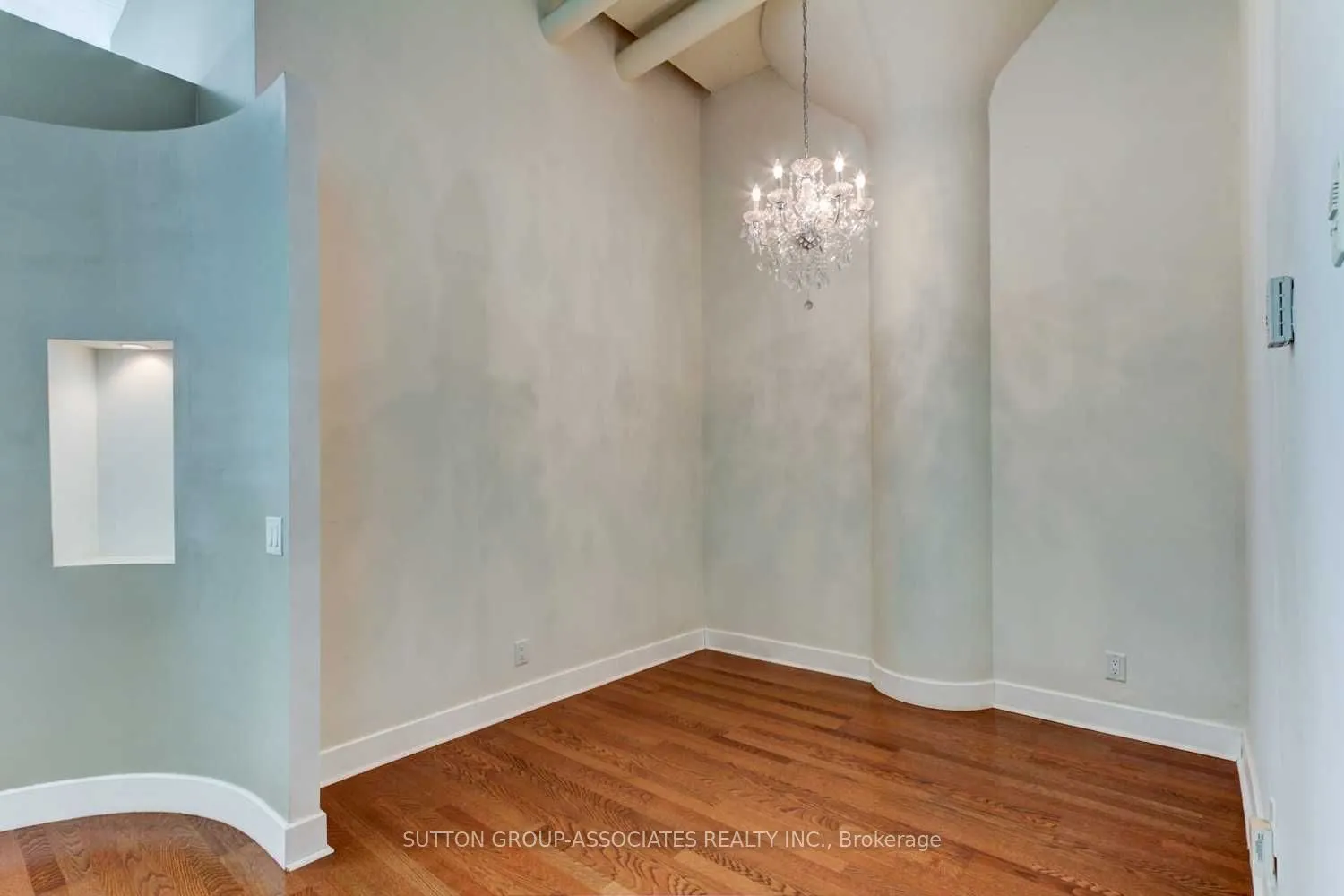 1001 Roselawn Avenue, #209