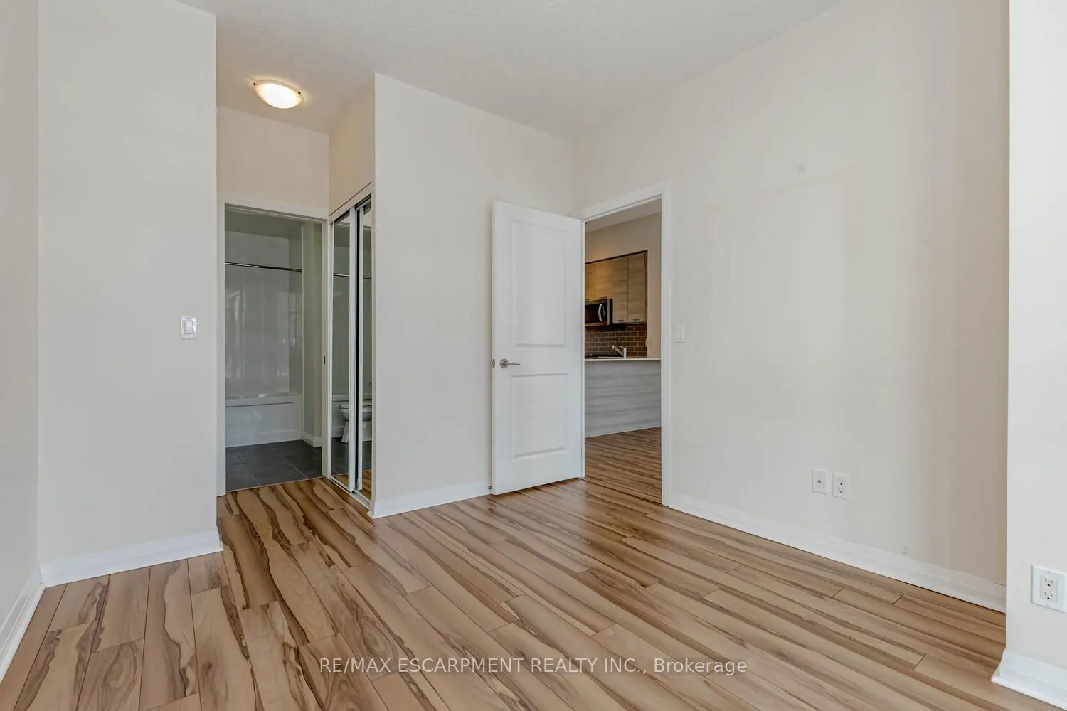 75 EGLINTON Avenue W, #302