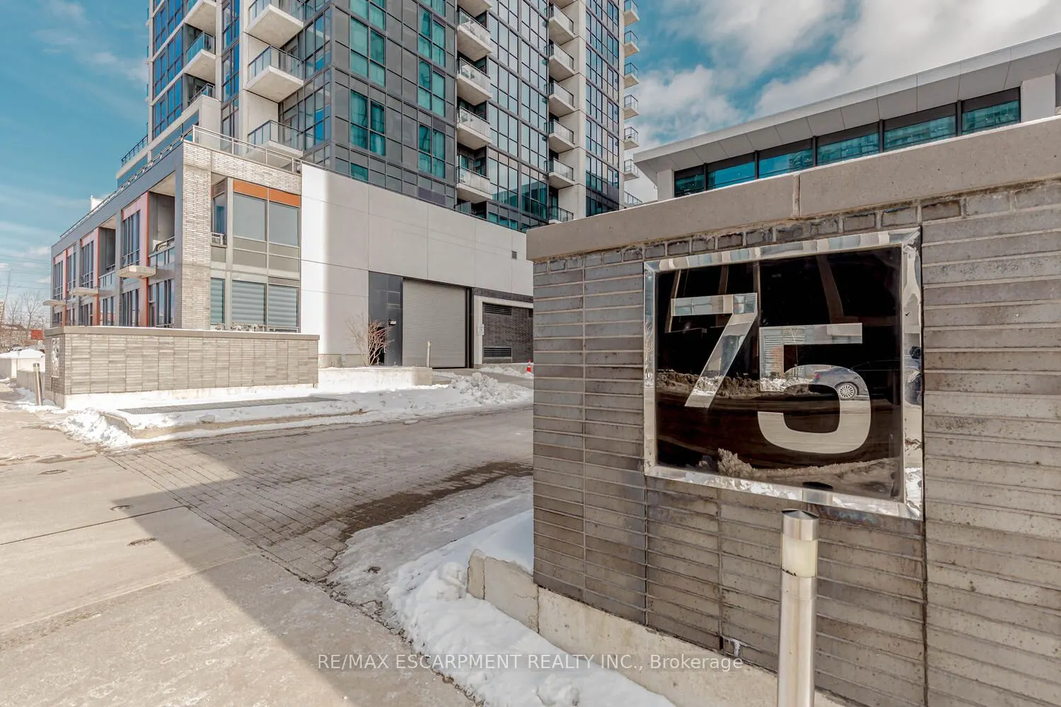 75 EGLINTON Avenue W, #302