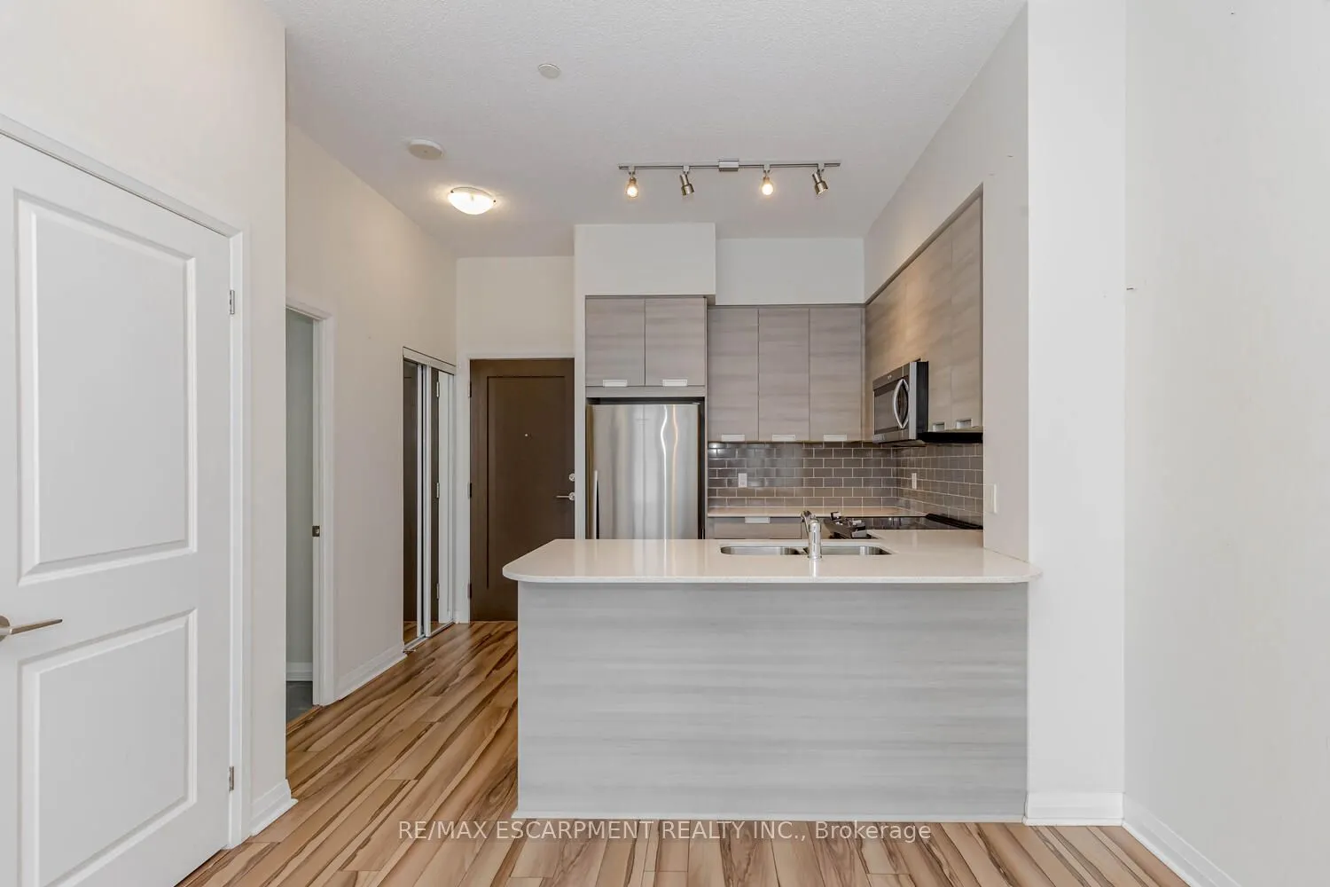 75 EGLINTON Avenue W, #302