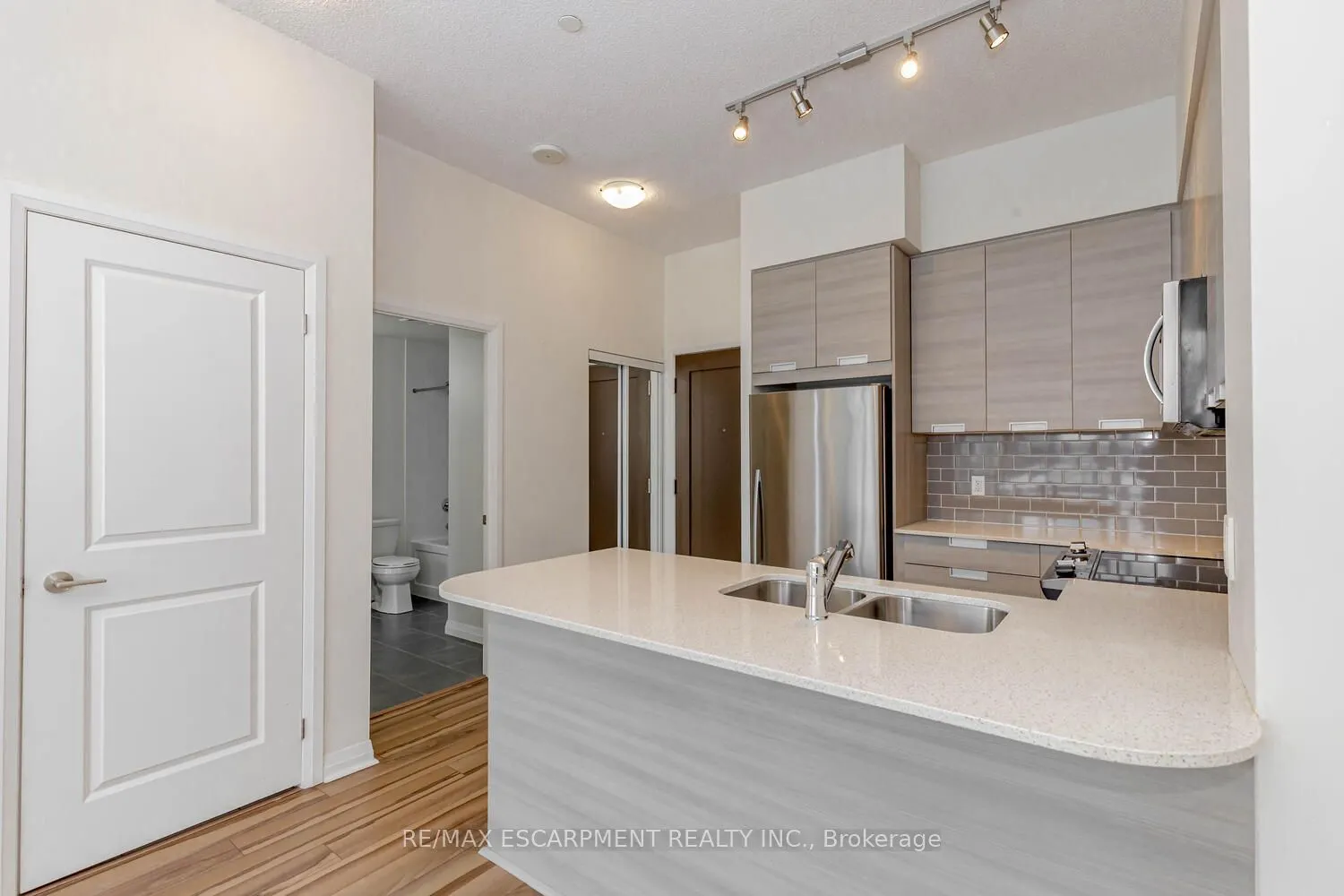 75 EGLINTON Avenue W, #302