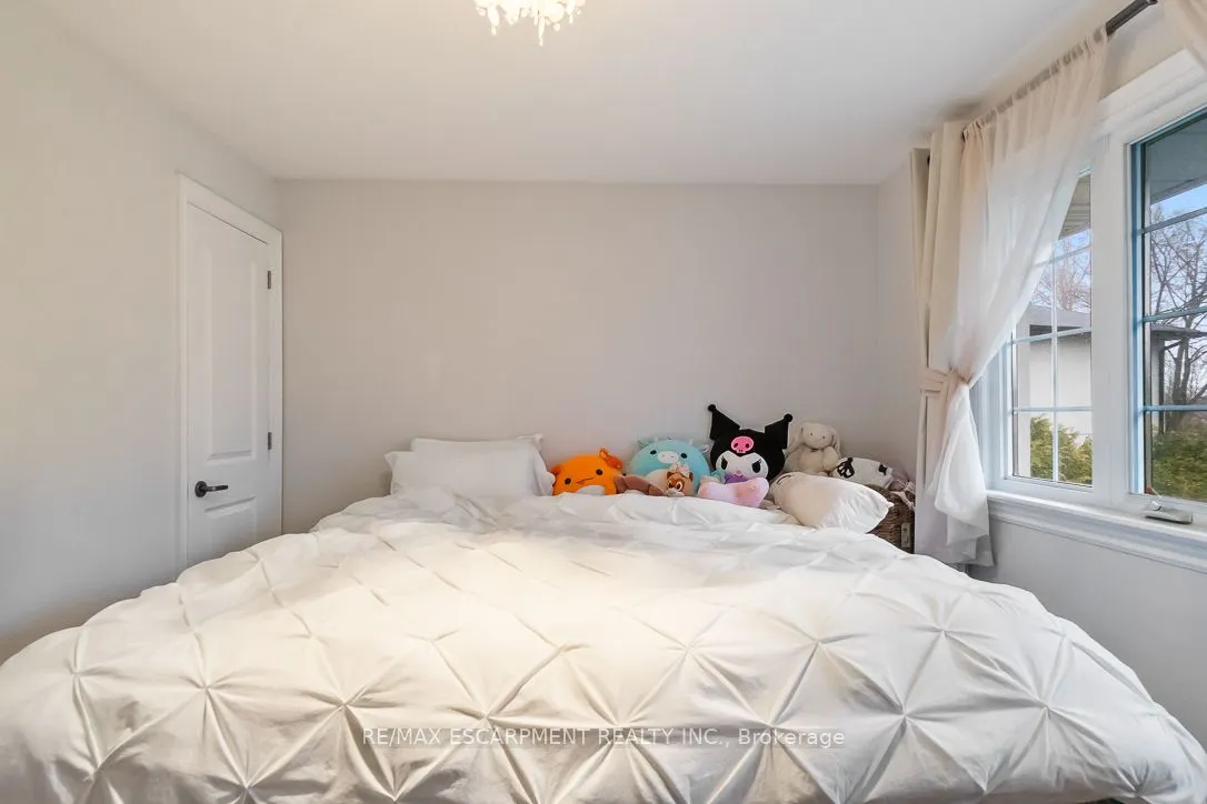 561 Wingrove Crescent