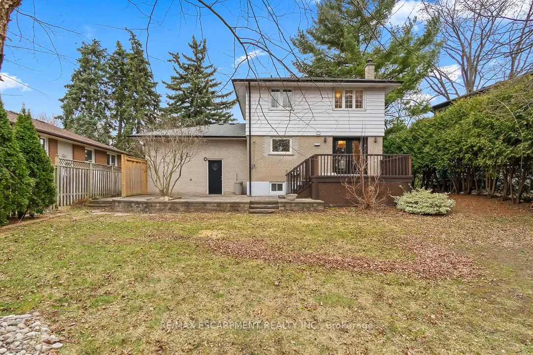 561 Wingrove Crescent