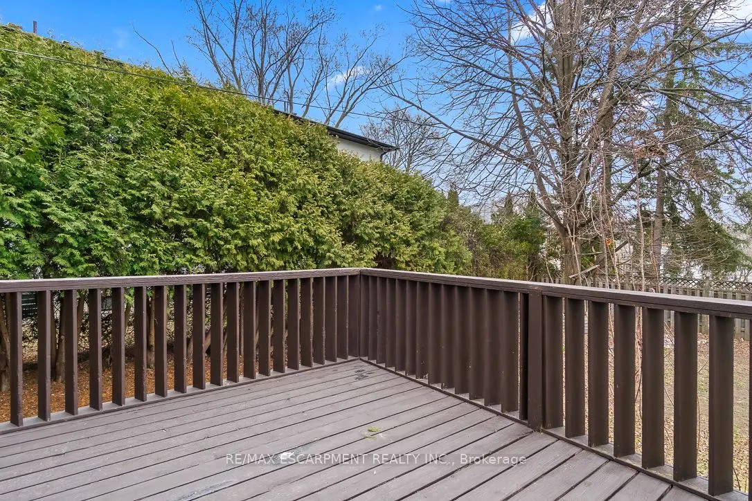 561 Wingrove Crescent