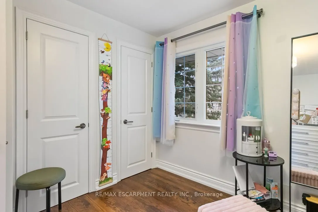 561 Wingrove Crescent