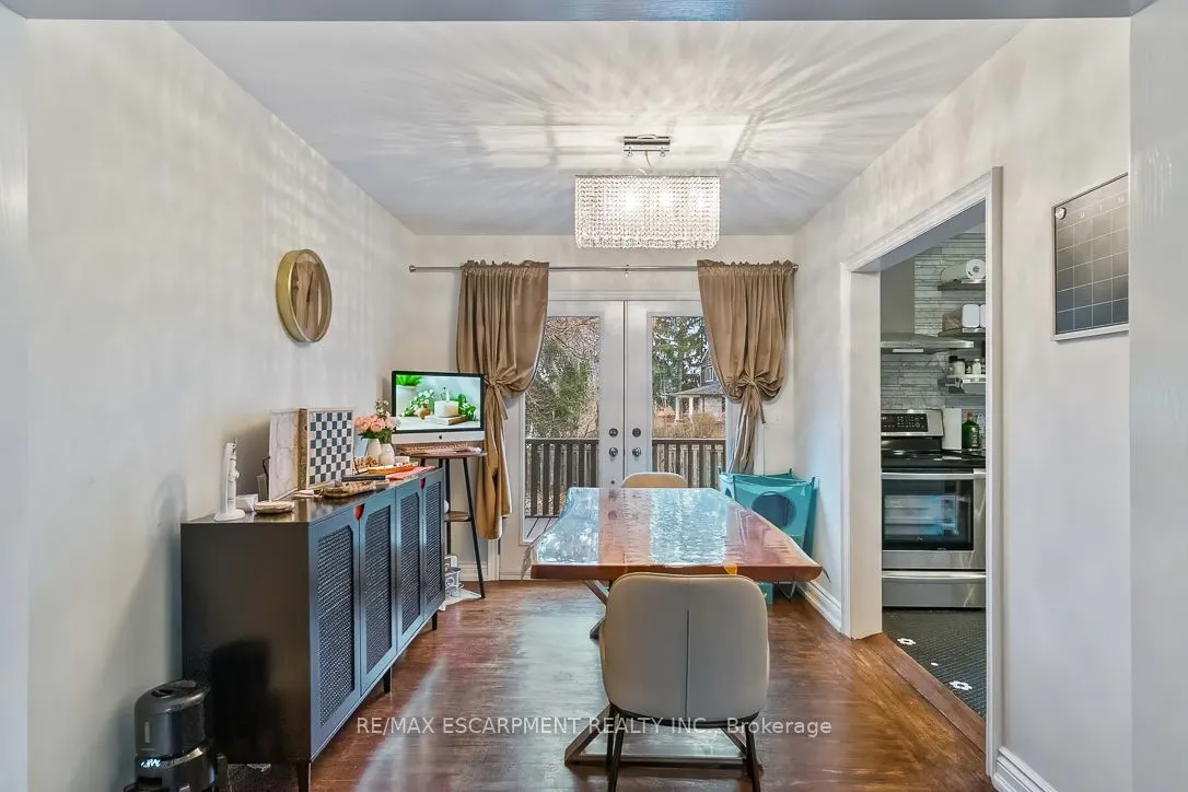 561 Wingrove Crescent