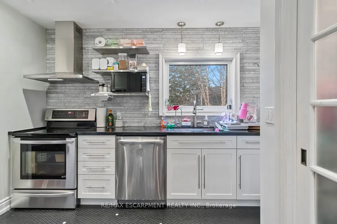 561 Wingrove Crescent