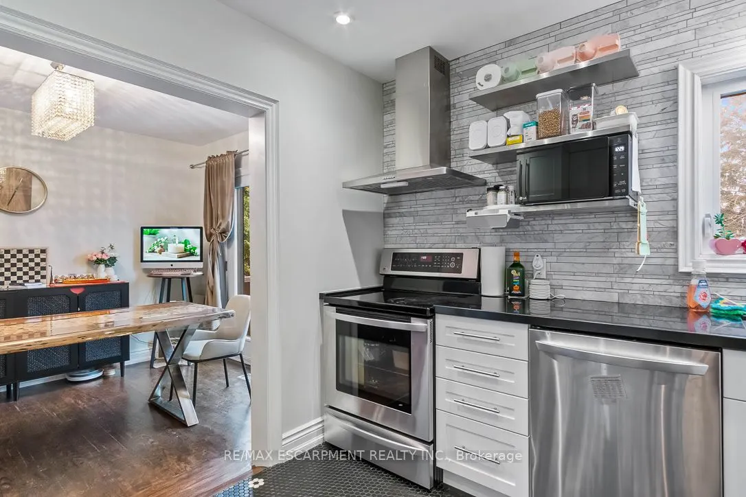 561 Wingrove Crescent