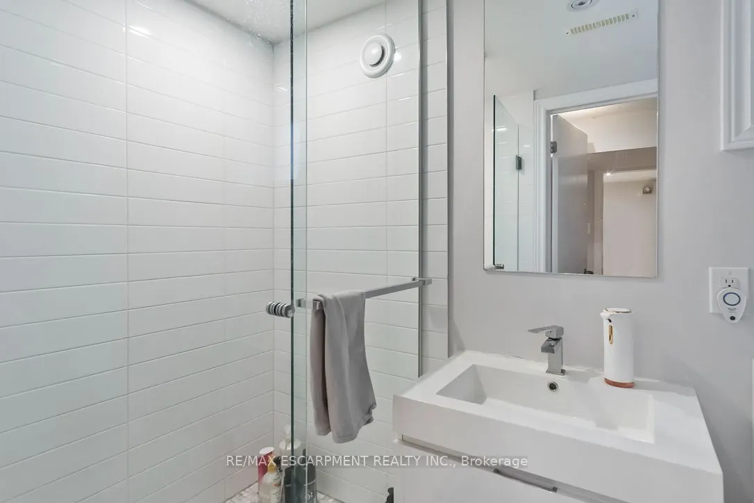 561 Wingrove Crescent