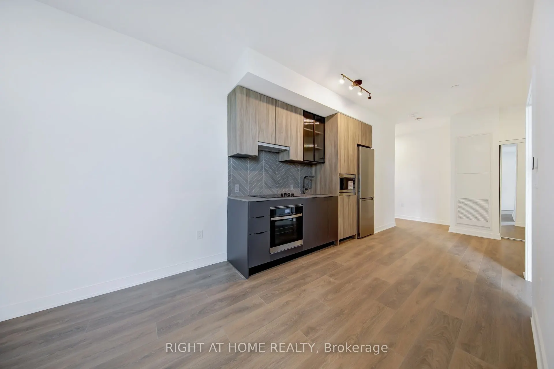 1037 The Queensway, #206