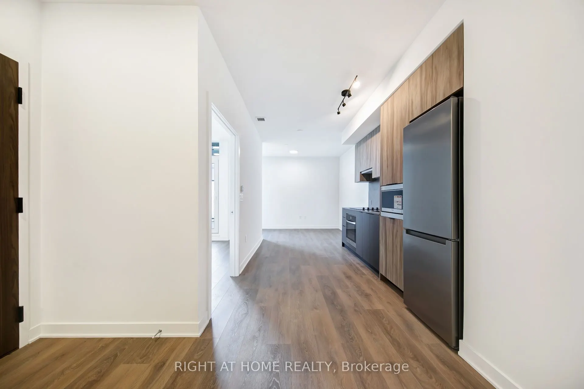 1037 The Queensway, #206