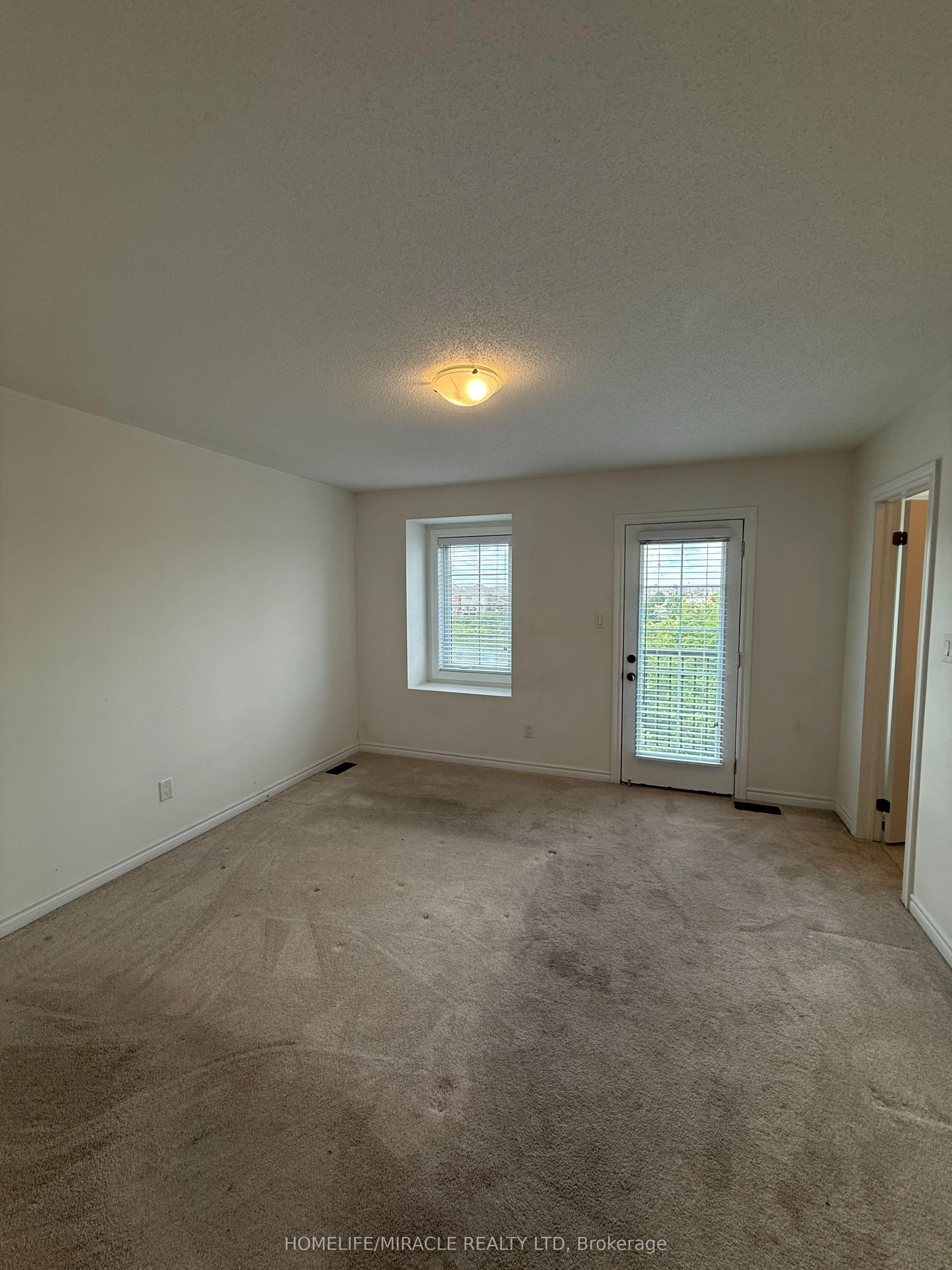 8 Pomarine Way, #8